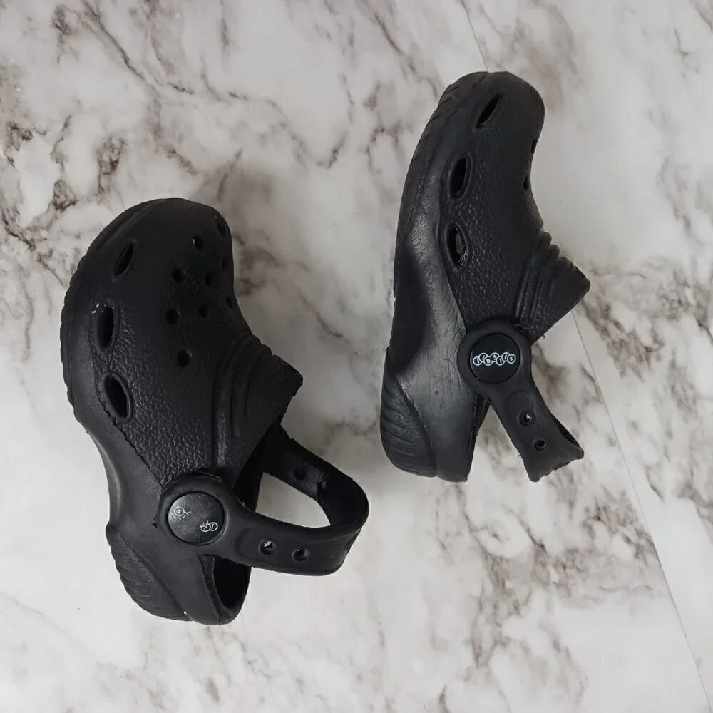CROCS KID'S TODDLER CLASSIC CLOG BLACK WITH STRAP UNISEX SIZE C 4/5